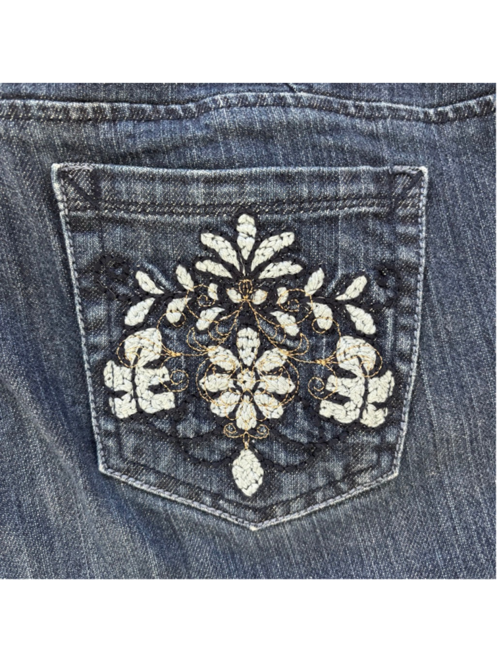 EUC Chicos Platinum Embroidered Slight Bootcut Jeans | Sz: 1.5 Reg - Picture 2 of 7